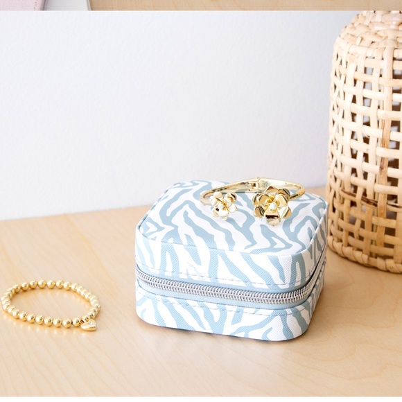 Milly Traveling Jewelry Case Blue & White Zebra Print NWT - Picture 8 of 14